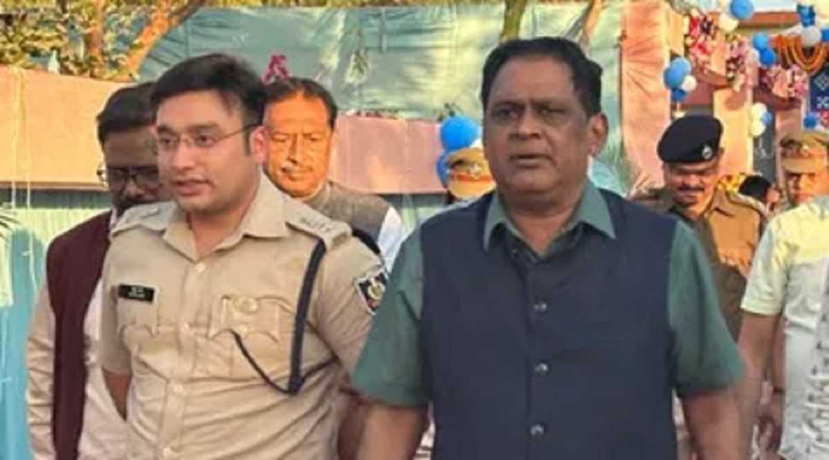 ओडिशा के स्वास्थ्य मंत्री को पुलिसकर्मी ने मारी गोली